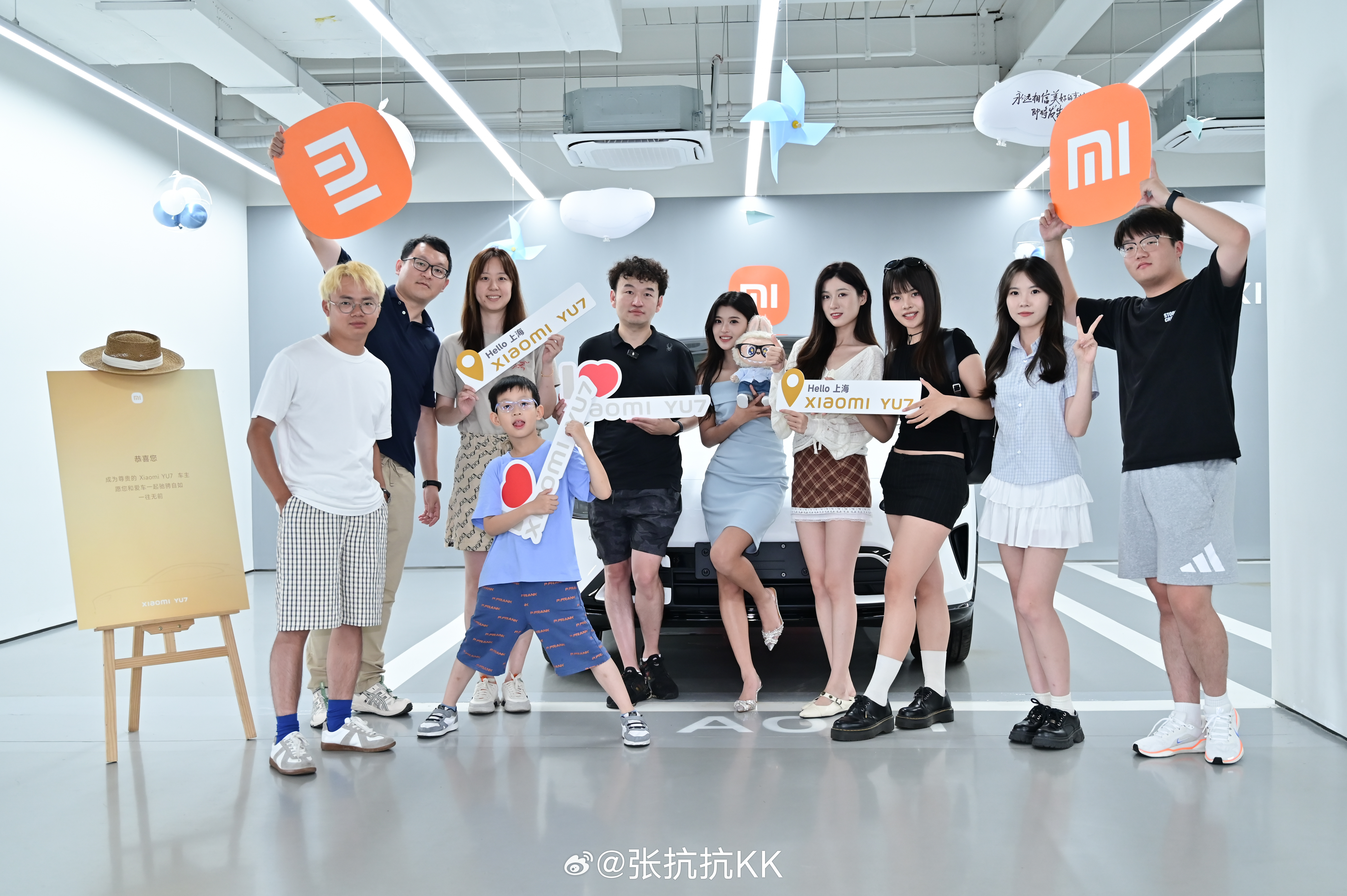 小米yu7 全国首批提车，上海的第一辆！这次几乎是全员出动了  ​​​