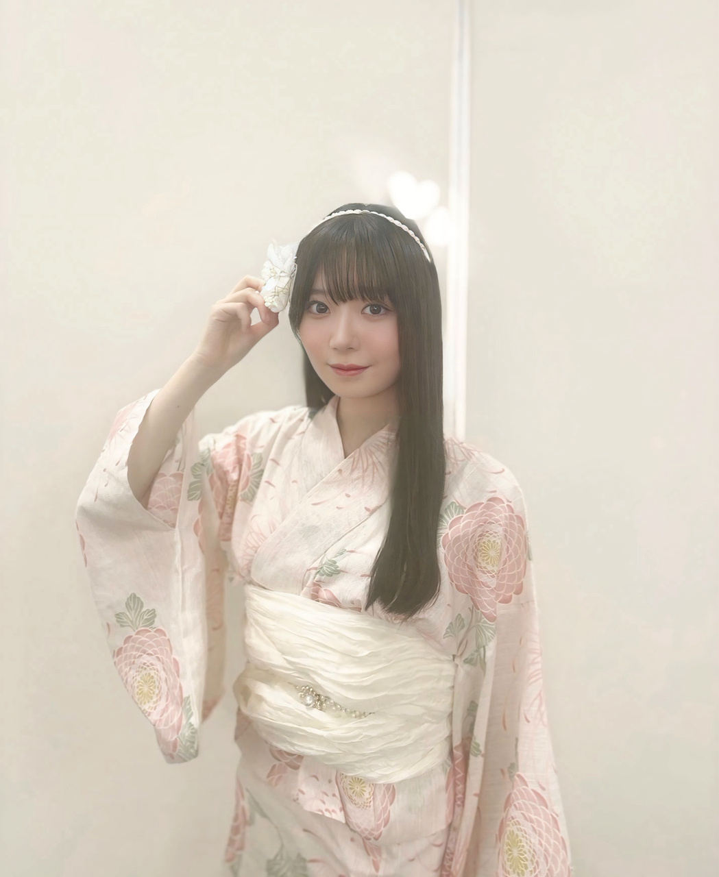 坂井新奈「週刊少年チャンピオンさん35号は7/31(木)発売です✨表紙、巻頭グラ