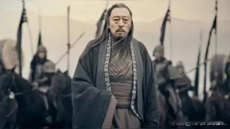新三国太不尊重历史了，这个细节不能看。最明显的就是董卓，司马懿，庞统都披头散发。