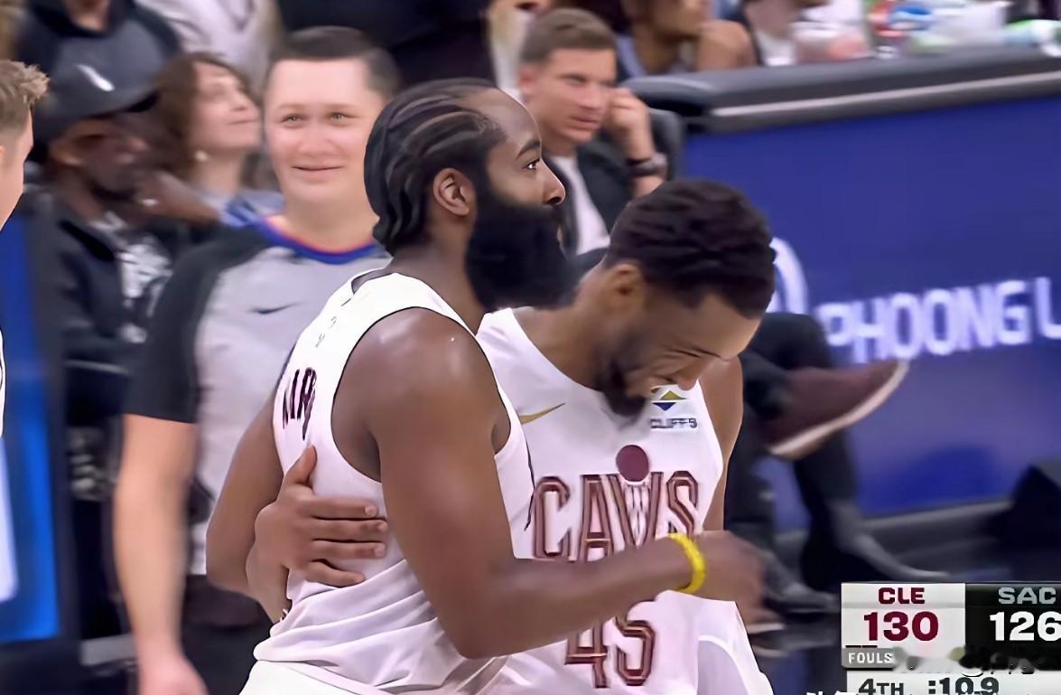 骑士客场挑战国王，本以为是一边倒的比赛，没想到国王一直压着骑士打，哈登刚开始可能