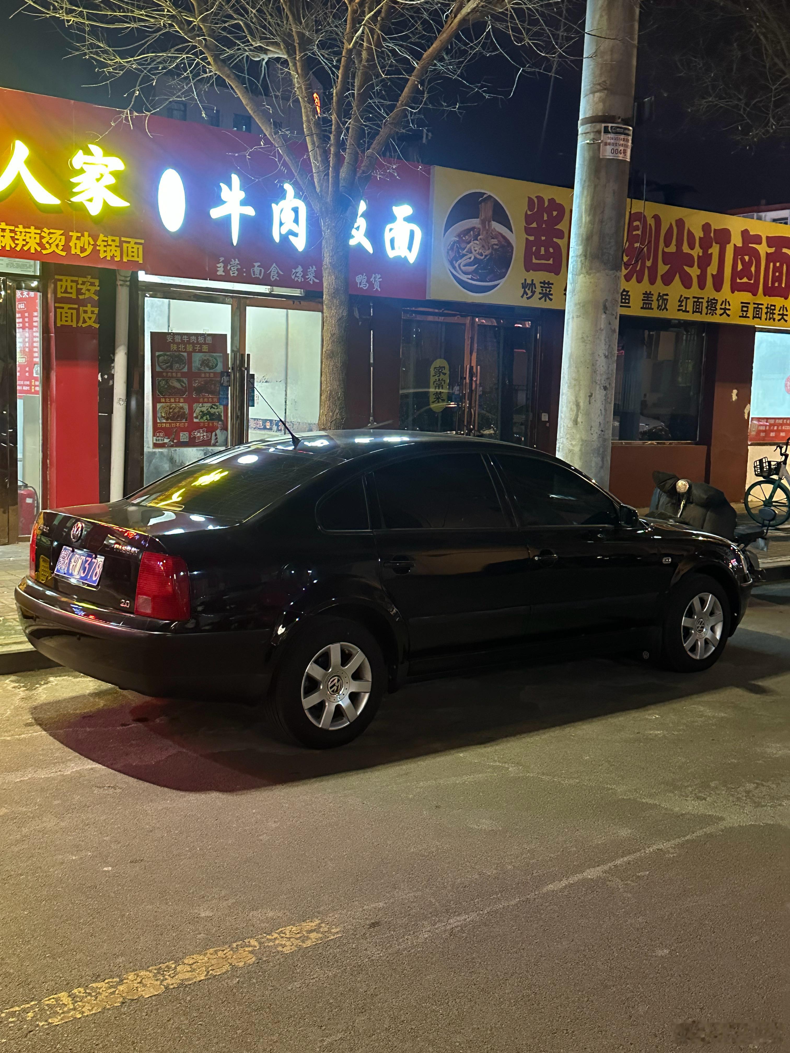 寒冷的冬夜 约上好朋友 当地玩老车的三哥一起吃个火锅太舒服了 小店很有烟火气！要