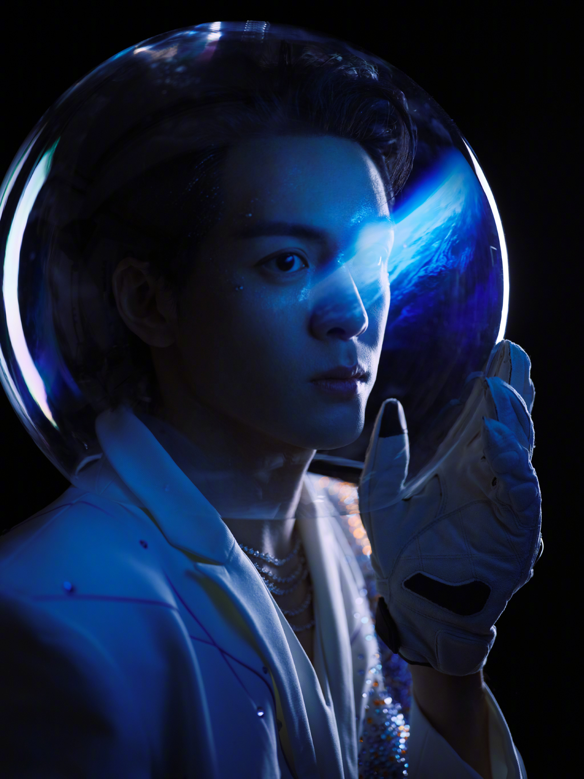 曾舜晞舞台太空级别 银河闪亮的亮片都穿在自己的身上了呀，说句实话曾舜晞舞台太空级