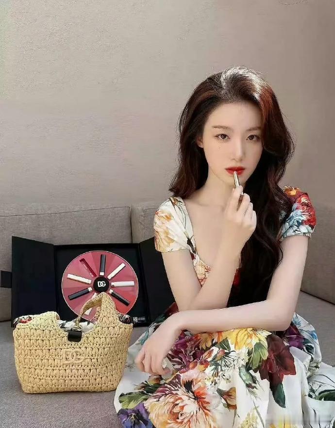 叶舒华作为公众人物，在商业合作中应谨慎选择品牌。关于她为某品牌做推广的问题，我们