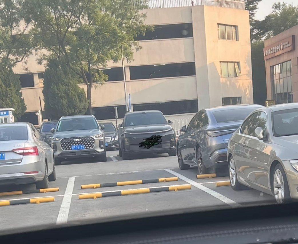 这不是停的挺好的吗 ​​​