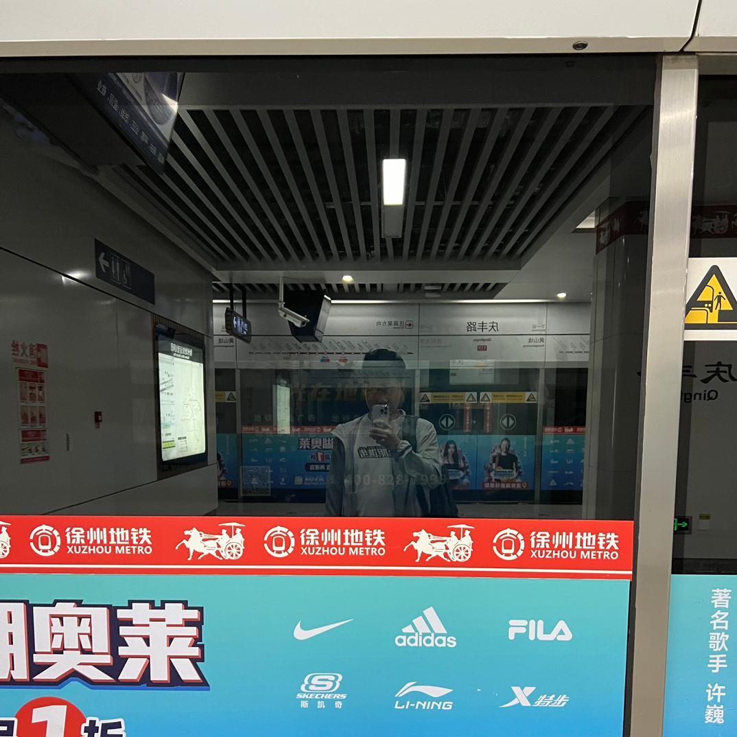 早上好，没想到第一班地铁，也坐满了人[发芽] ​​​