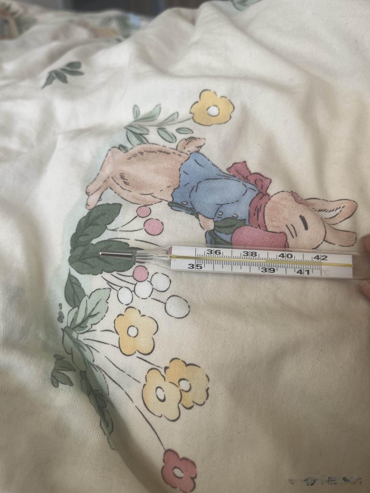 每次孩子生病高烧，都是我一个人扛。人家看手机，刷视频，打游戏。一问怎么办？没事儿