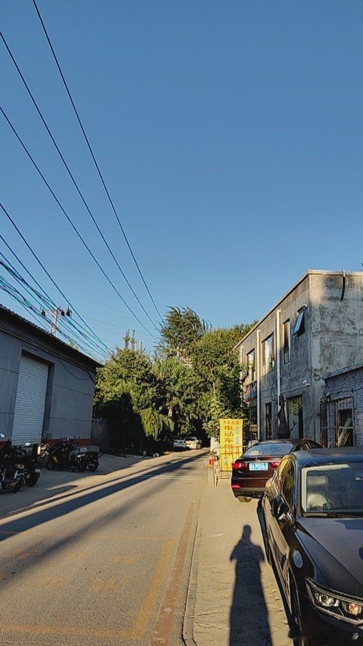 昨天跑完步回来吃了口东西。吃饭以后就开始刷手机，无意间看到一个朋友收到了1分钟视