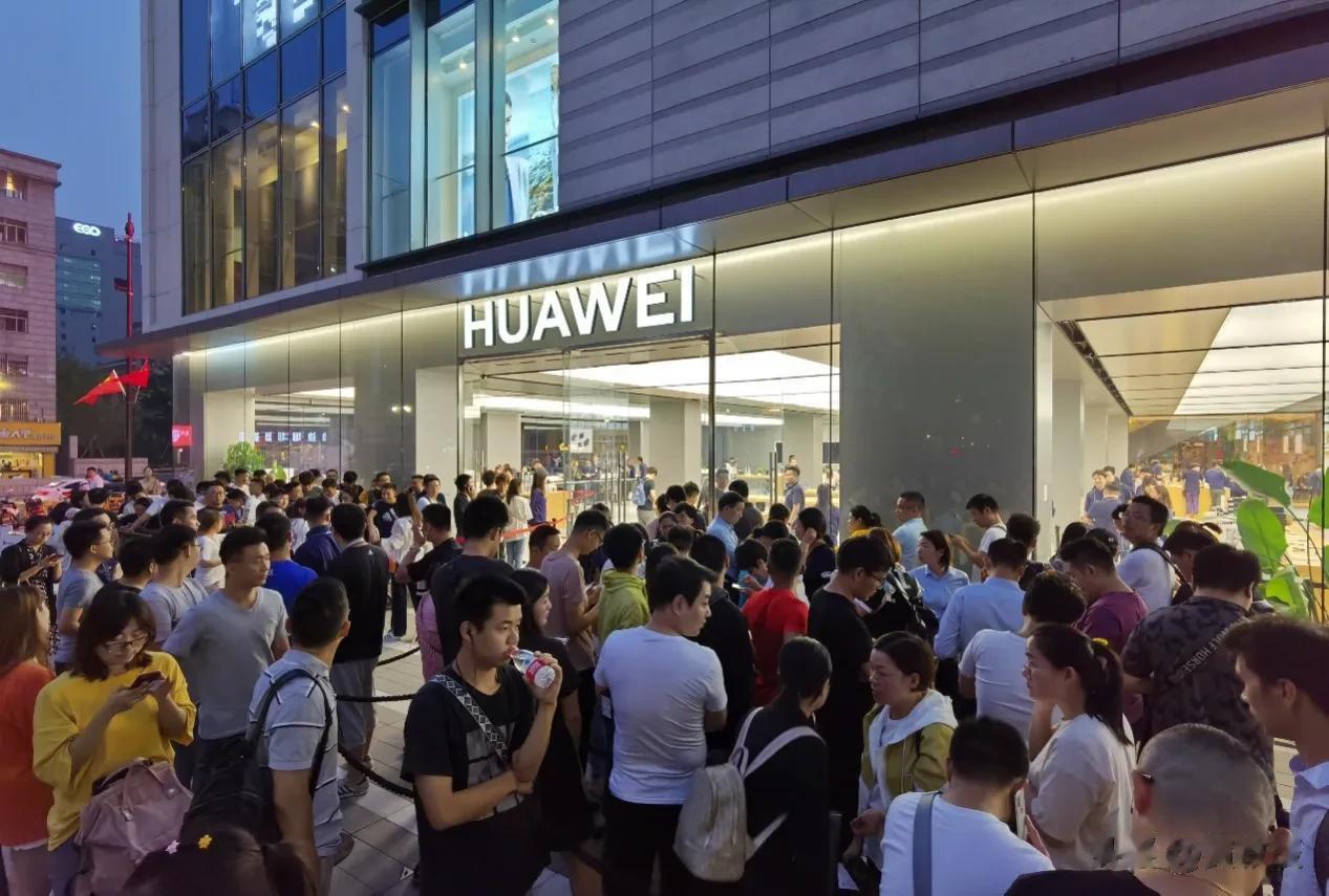 为什么保时捷、奔驰在中国卖不动了？因为中国年轻人变了，这是我听到最好的答案！
