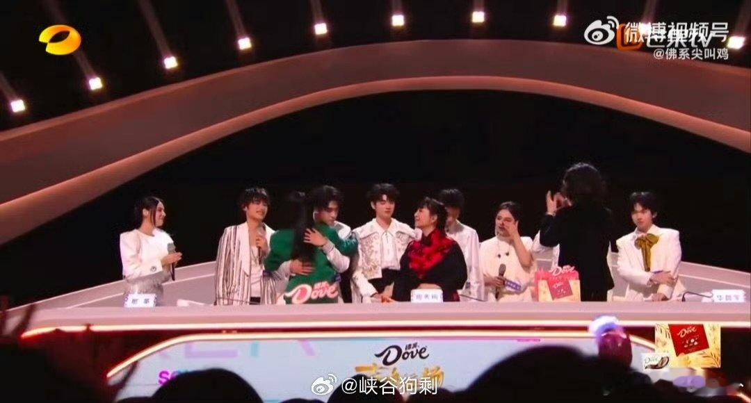 何炅没考够舍不得 声鸣远扬 何老师的舍不得，是对这个舞台最好的肯定，也是对后辈最