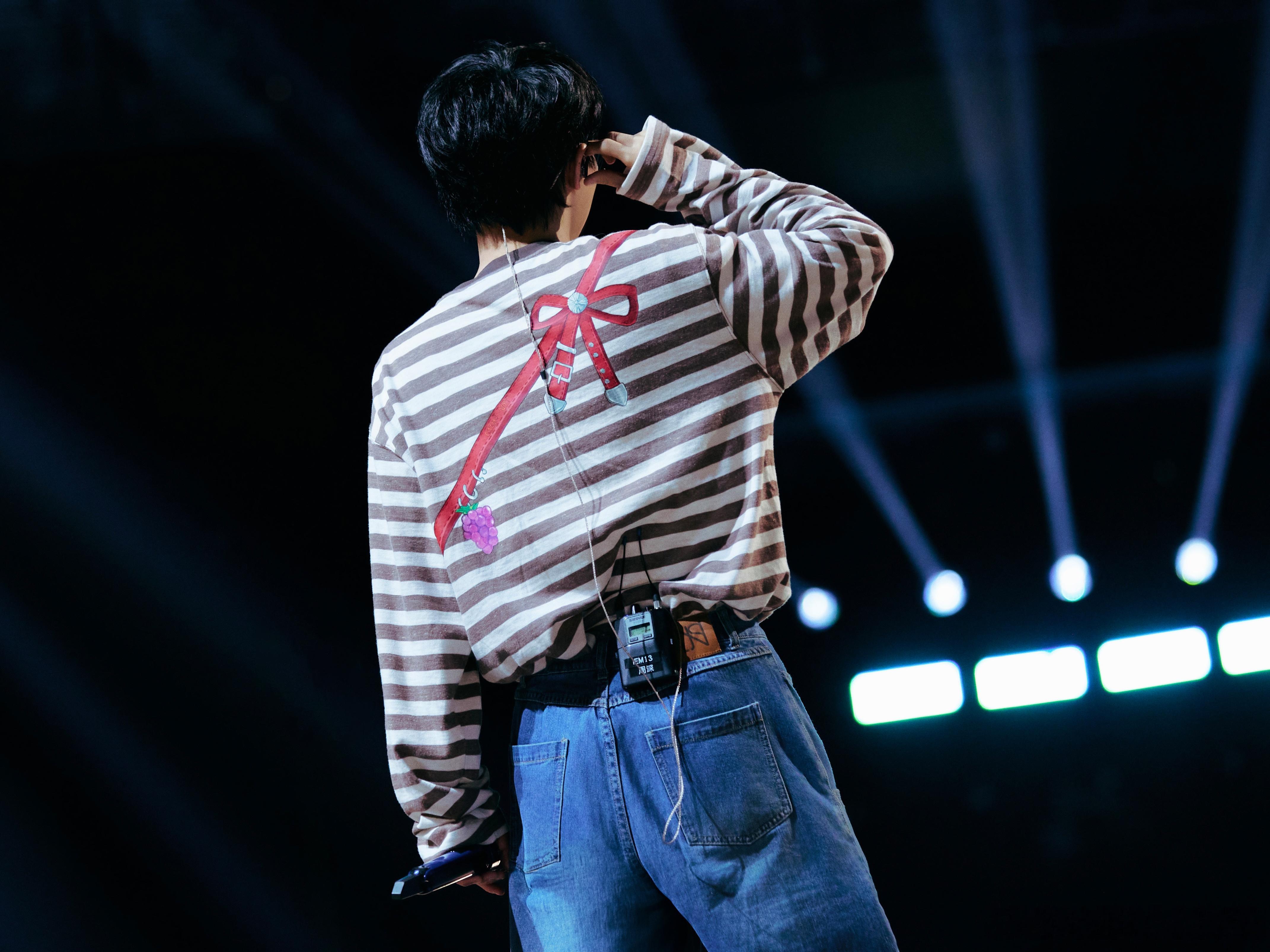 周深 1️⃣腾讯音乐由你榜💕周深新歌地球没有你全是心里话浅浅的风景 深深都是你