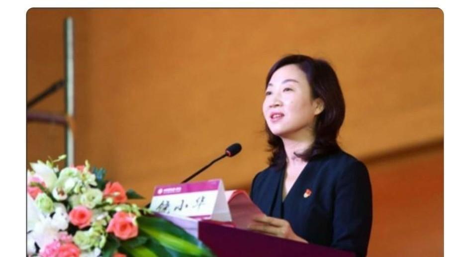 在职大学，准80后，却长期在教育当领导！

甚至熬到了正处！

最终还是倒下了…