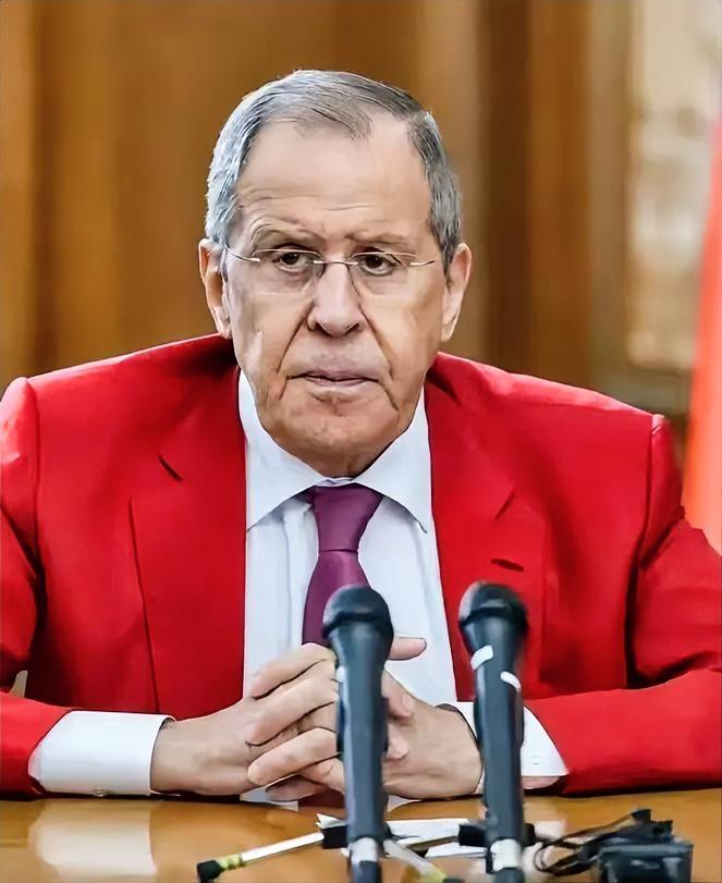 俄罗斯外长拉夫罗夫31号在俄一场会议上当着所有人的面说了一句震惊世界的话。他说：