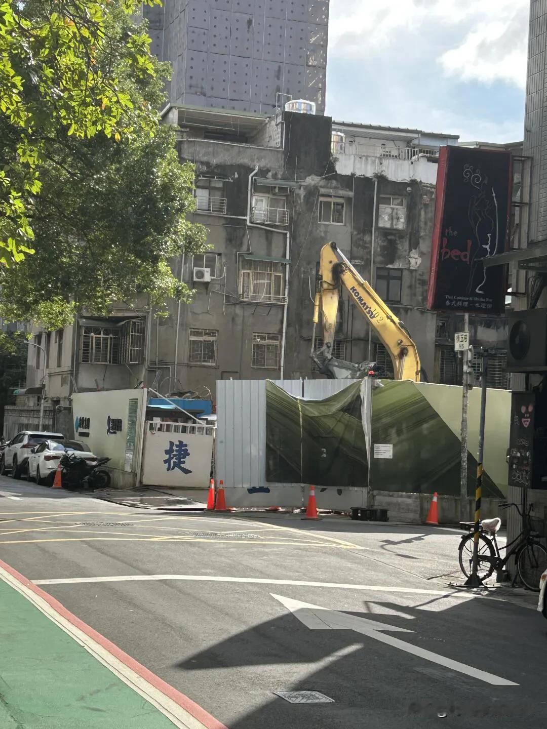 琼瑶阿姨价值5亿的可园也拆除了，拆得还是太迟了[机智]

如果琼瑶早一点知道平鑫