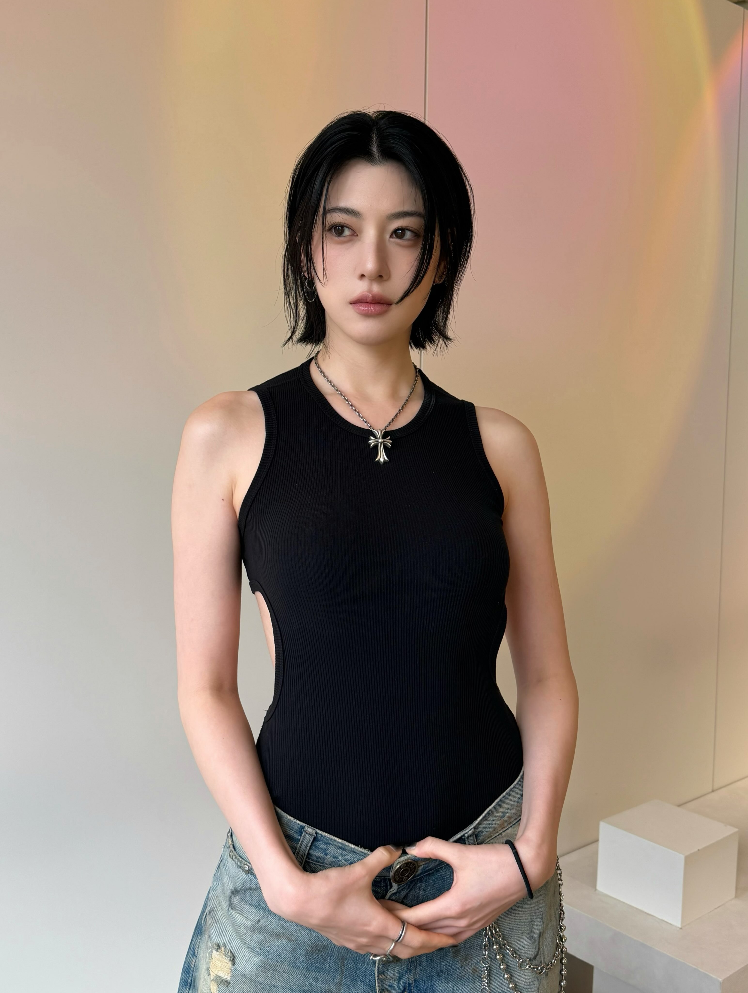 三吉彩花 很适合这种中性look 