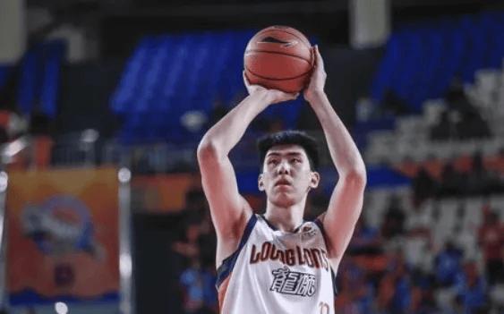 肉眼可见的进步！徐昕13分12篮板，出场时间各项数据明显高于广东时期

在今天C