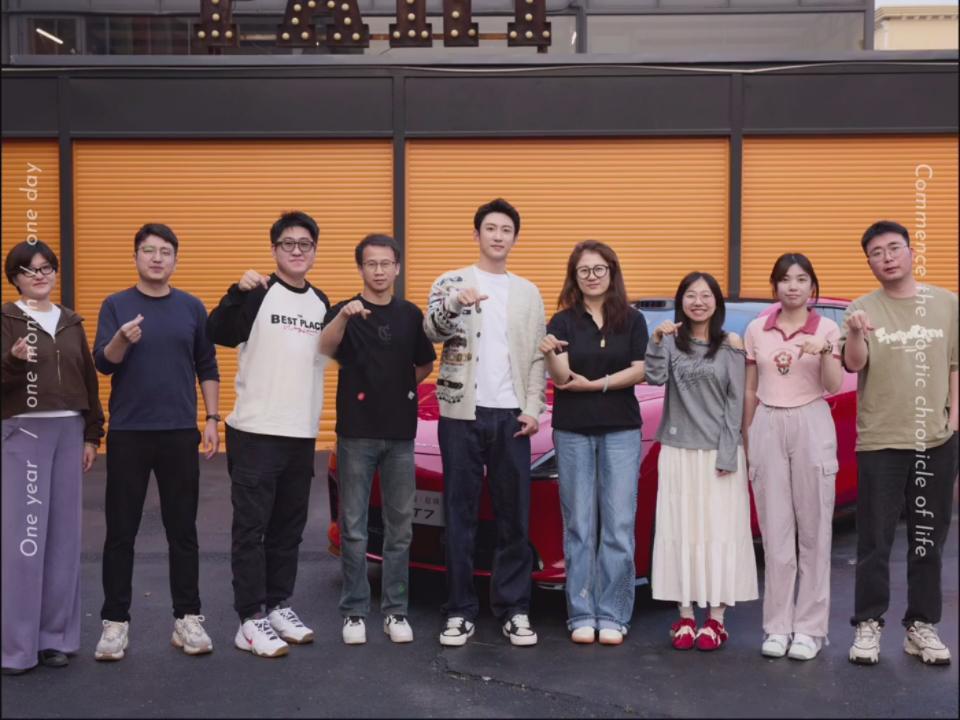 黄景瑜︱启境汽车物料︱片场合影系列20260410《明川有知夏》进组前一天抓紧在