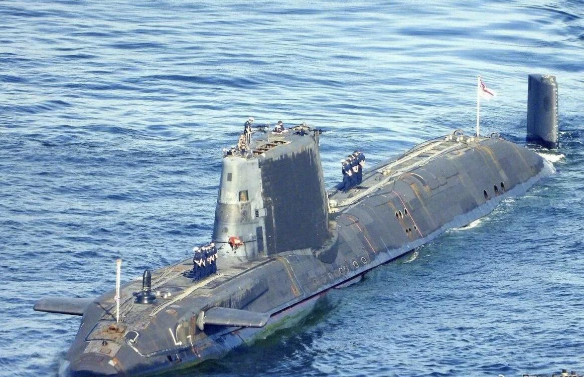 说好的大黑鱼呢？怎么变成泥鳅了？大罂蒂国海军把大黑鱼养成了泥鳅了。海军军费被挪去