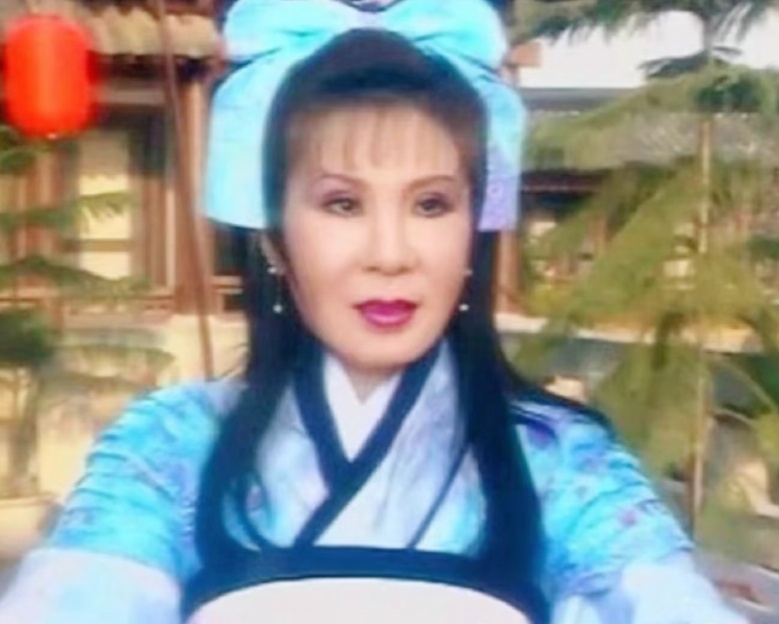 冯提莫承认整容网红是吃年轻饭的，可以理解整容，整容也没有错，谁不爱美呢？只不过等