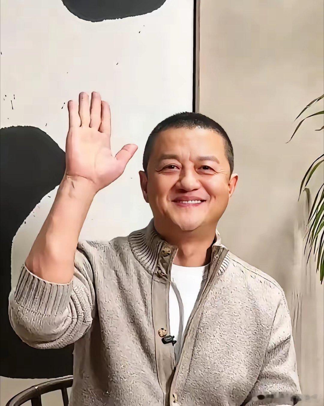 有网友说，李亚鹏变成如今这副疲惫苦相，不是岁月太无情，而是他骨子里的性子，从一开