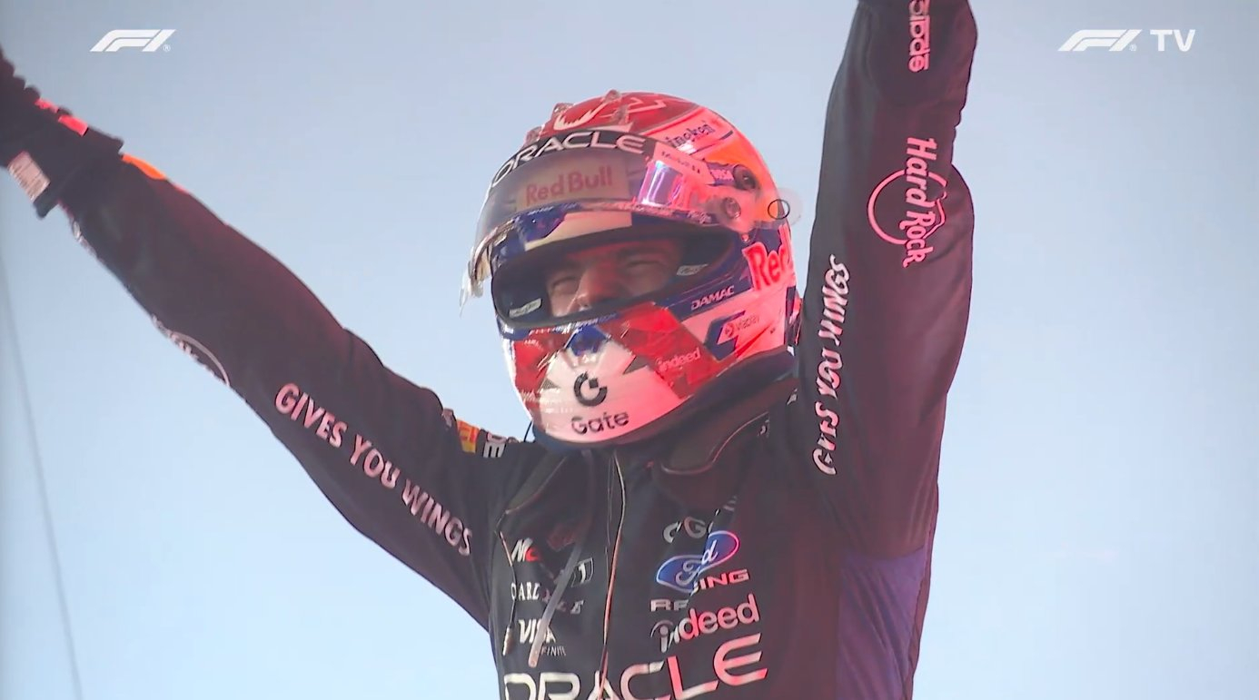 F1 终于，新加坡也拿下了！🏆维斯塔潘今晚首次赢得新加坡大奖赛，把这座迟迟没能