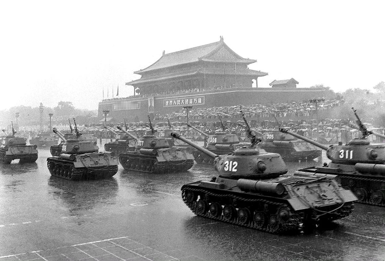 【1955年国庆大阅兵老照片】

这是新中国成立后的第七次国庆大阅兵，也是解放军