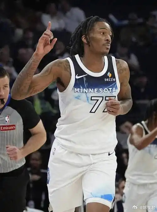 忘了说一句，海兰德在这场强强对抗的比赛中正横刀立马在，14投8中拿下23分，衔接