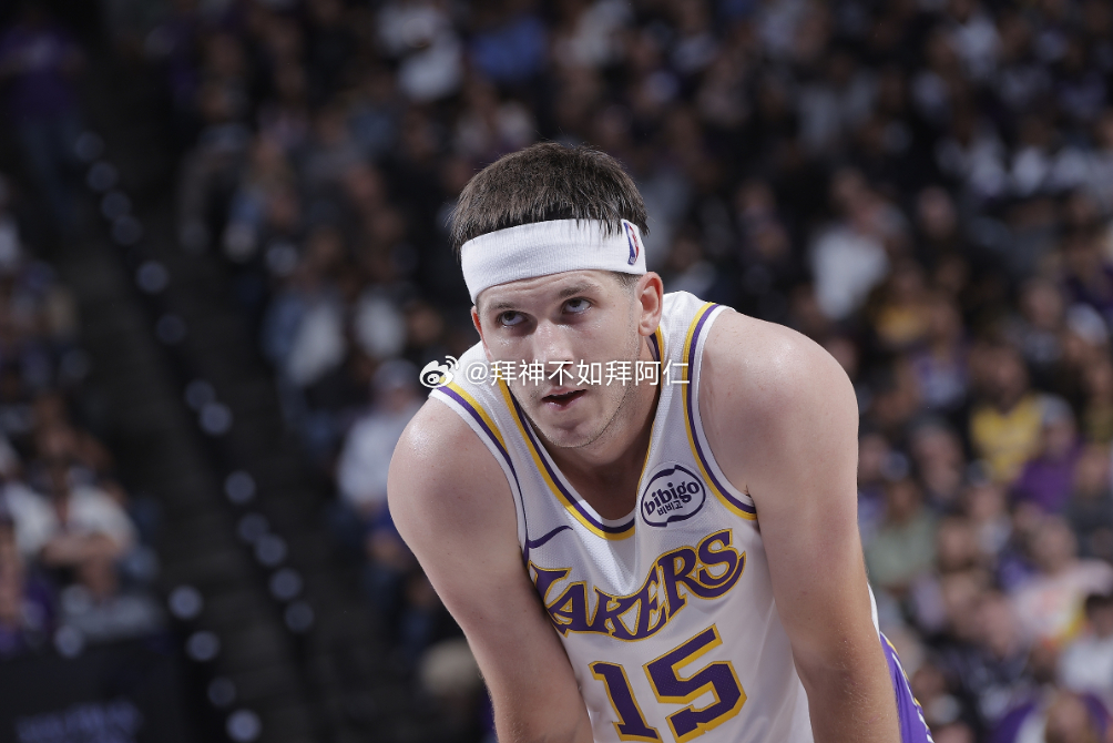 湖人128-117战胜步行者。本场比赛湖人球员里夫斯出战29分钟，14投6中，三