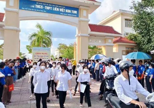 越南某些历史教材居然把中国广东、广西写成自家“祖宗地”，网友和学界集体吐槽，南方