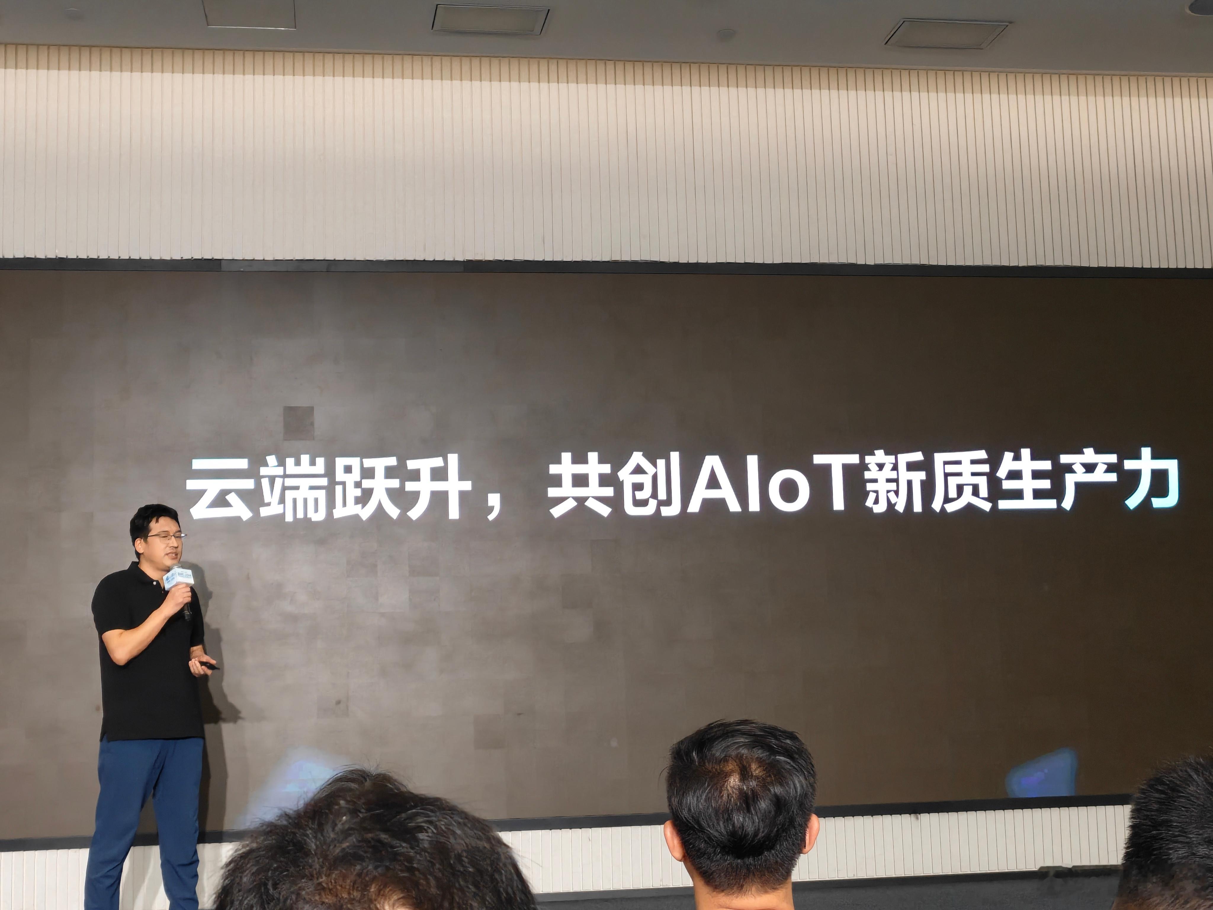 IoT的开发，说难也难，说不难也不难。说不难，是因为个人开发者也可以花时间写出一