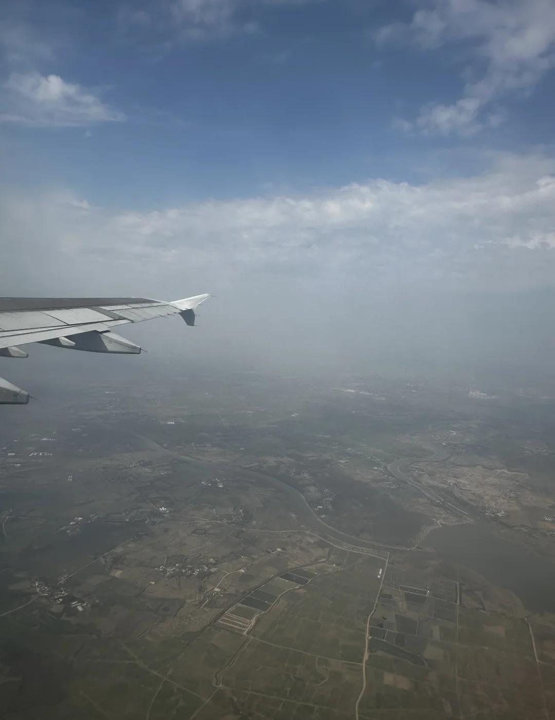 直观的灰霾层
第一张图是合肥起飞后（空气质量极差，污浊）
第二张图是走到半中间（