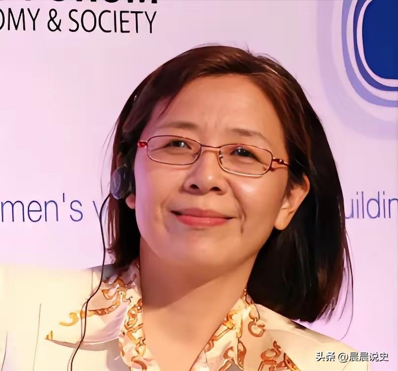 64岁的俞小平，在退休8年之后被查，她也是中国人保集团半年来落马的又一副总裁。去