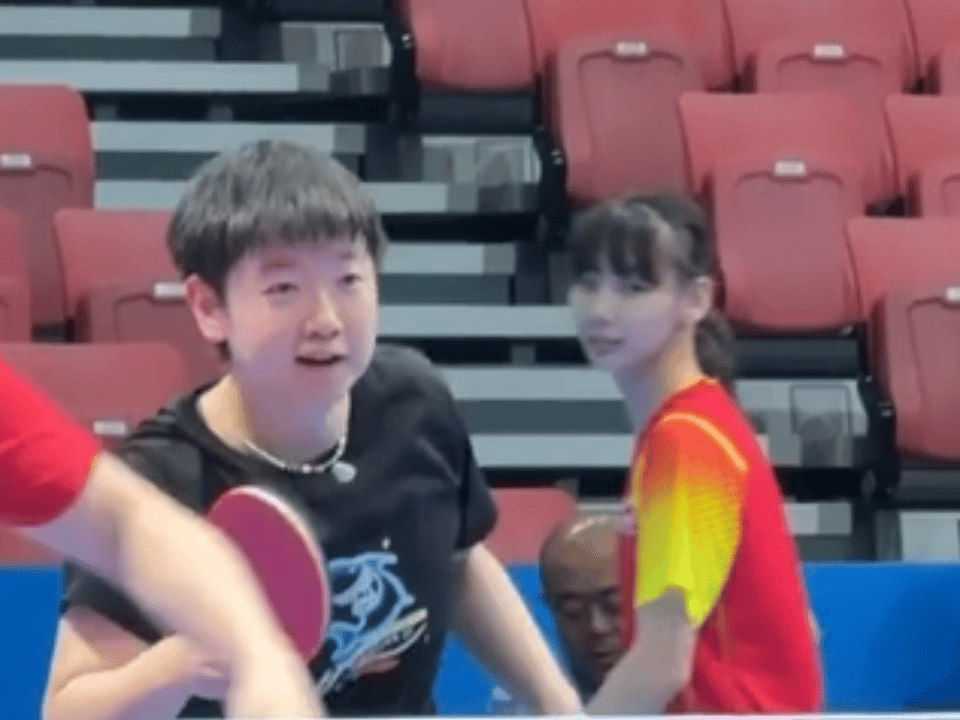 训练场萌娃孙颖莎上线🥰

训练场捕捉一只软乎乎的莎莎！各种小表情可爱到犯规，嘟
