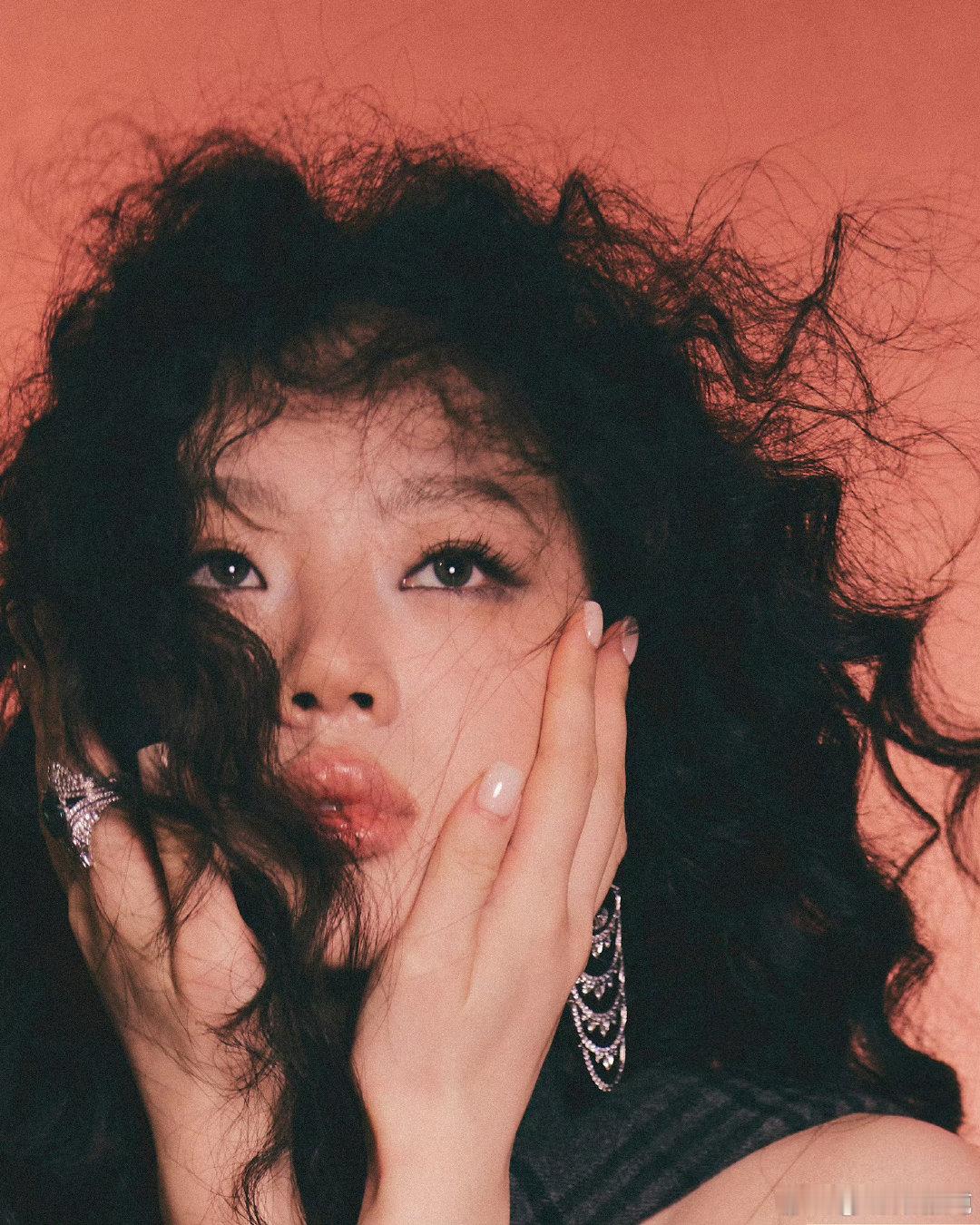 黄龄欣赏单依纯比自己厉害湖南卫视背后 谁懂啊！黄龄在《湖南卫视背后》直言纯妹妹比