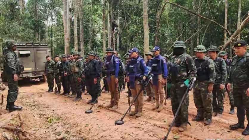 交火11天，泰军兵锋直指金边，中方包机飞抵曼谷，洪森亮出B计划