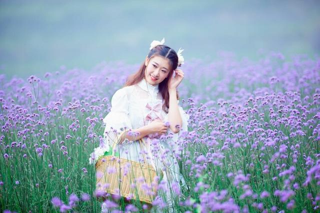 好！兄弟姐妹们，今天咱们聊点“真爱”的事儿。你们是不是也曾经幻想过那种“天荒地老