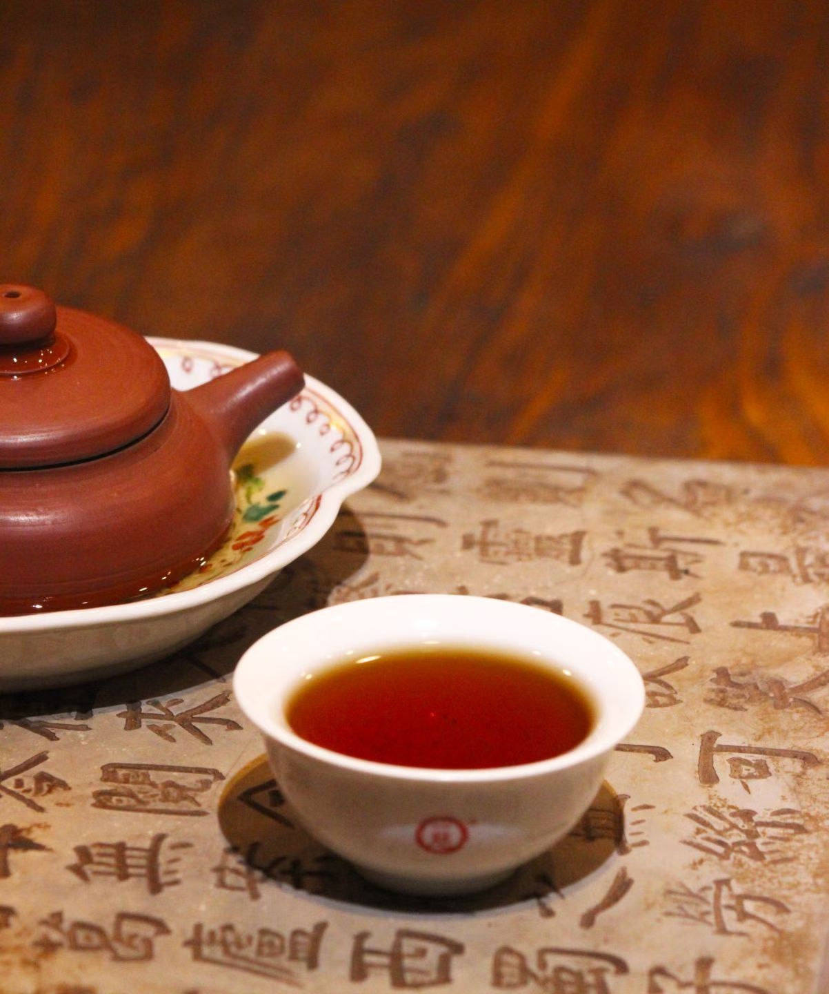 品茶赏器交友[超话]  茶，教会我们等待。水温刚好，时间刚好，才能泡出一杯好茶。