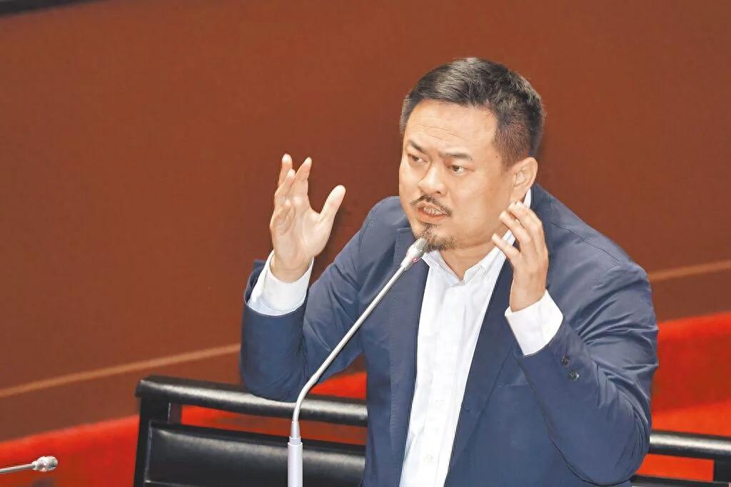 民进党高官真要来大陆了！洪申翰已经确认9月赴南京参加APEC部长会议，岛内连“会