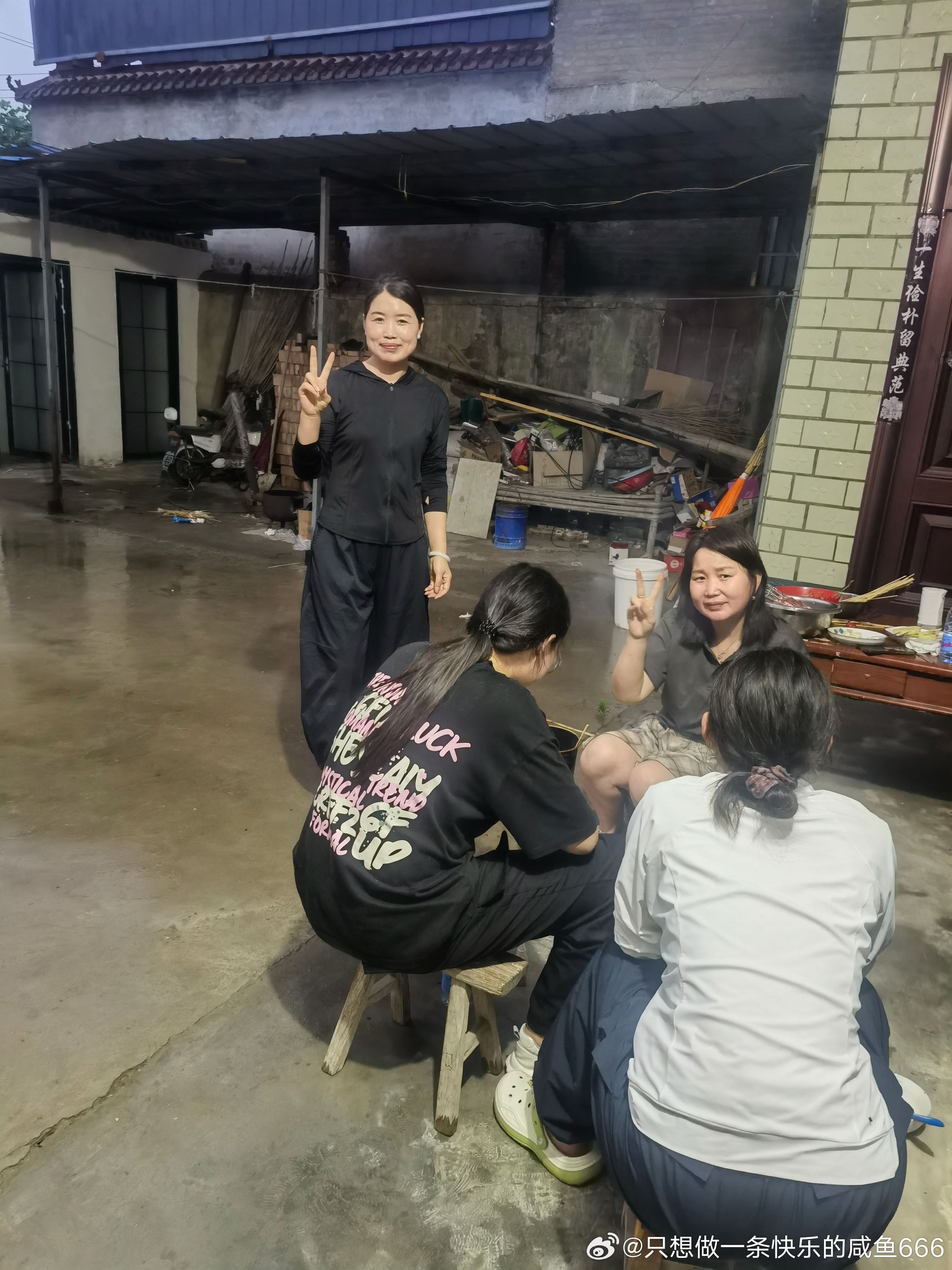 特别想聊聊我大姑姐。小姑子一直说我大姑姐是傻子。我不认同，我认为她只是不计较得失