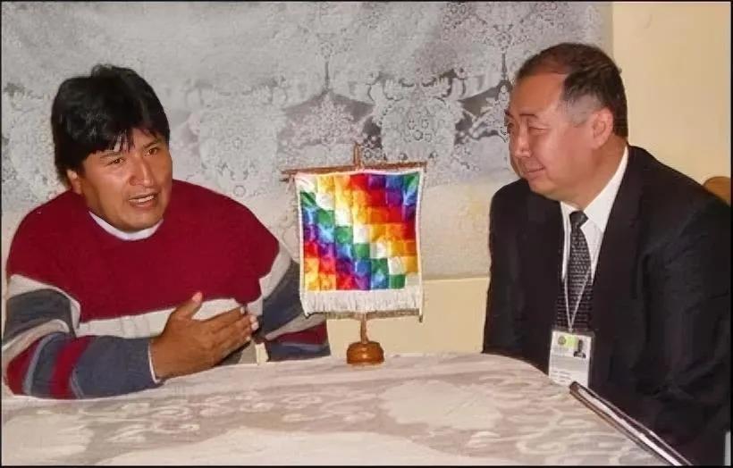 外国政要希望加入中国共产党[玫瑰]

我的好朋友张拓同志担任中国驻玻利维亚大使期