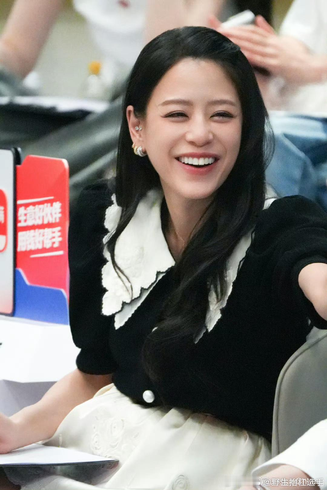 江语晨 浪姐厕女一江语晨上厕所麦还掉马桶里姐怎么老是顶着这么美的一张脸干一些抽象