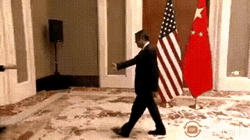老太太真的是低头三鞠躬吗？有人实在是太无聊了，为了博眼球总是在文章中自己断章取义