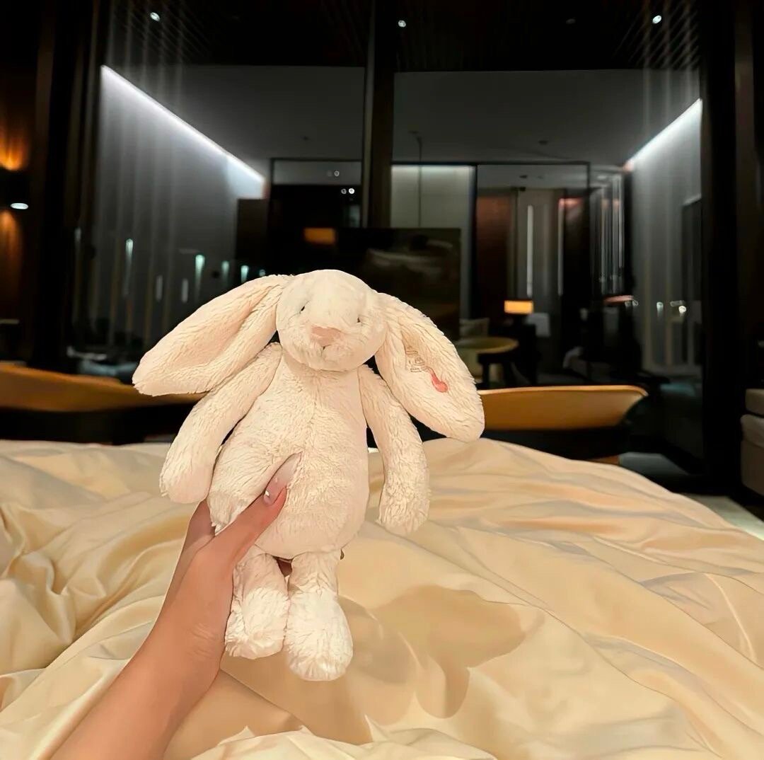 为什么总是让我等 我最烦的就是等待 等你消息 等你电话 等你来找我 后来我才明白