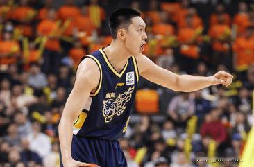 胡明轩和徐杰差距很大，五场比赛一览，得分上双太艰难，效率低迷



胡明轩本赛季