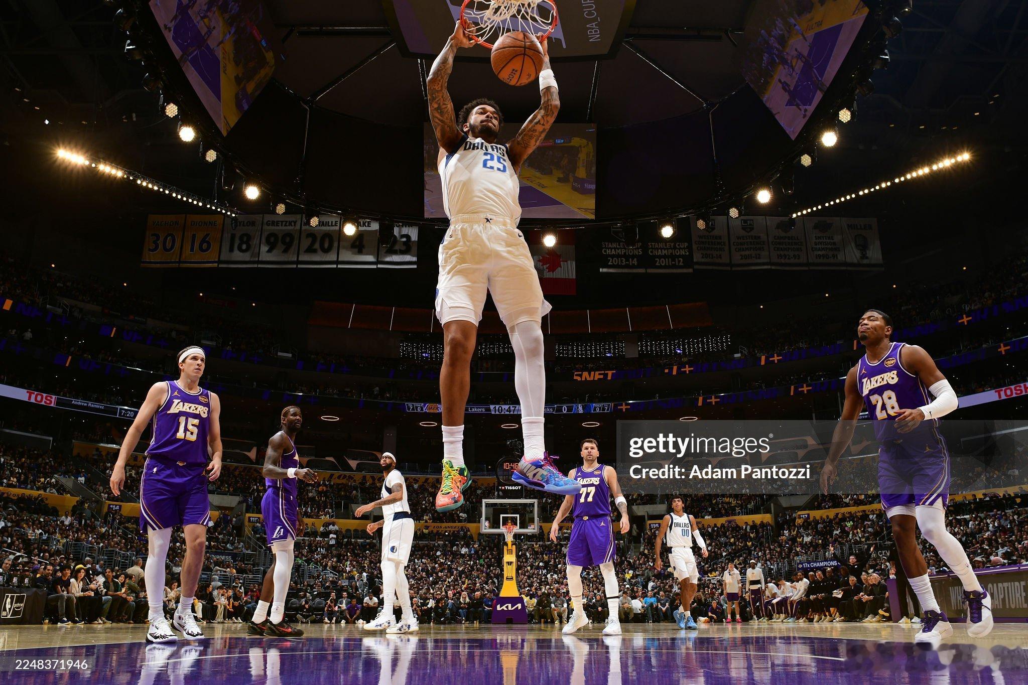 MFFL 上半场结束，我牛62比60领先湖人。大家来说说观赛体验。独行侠vs湖人