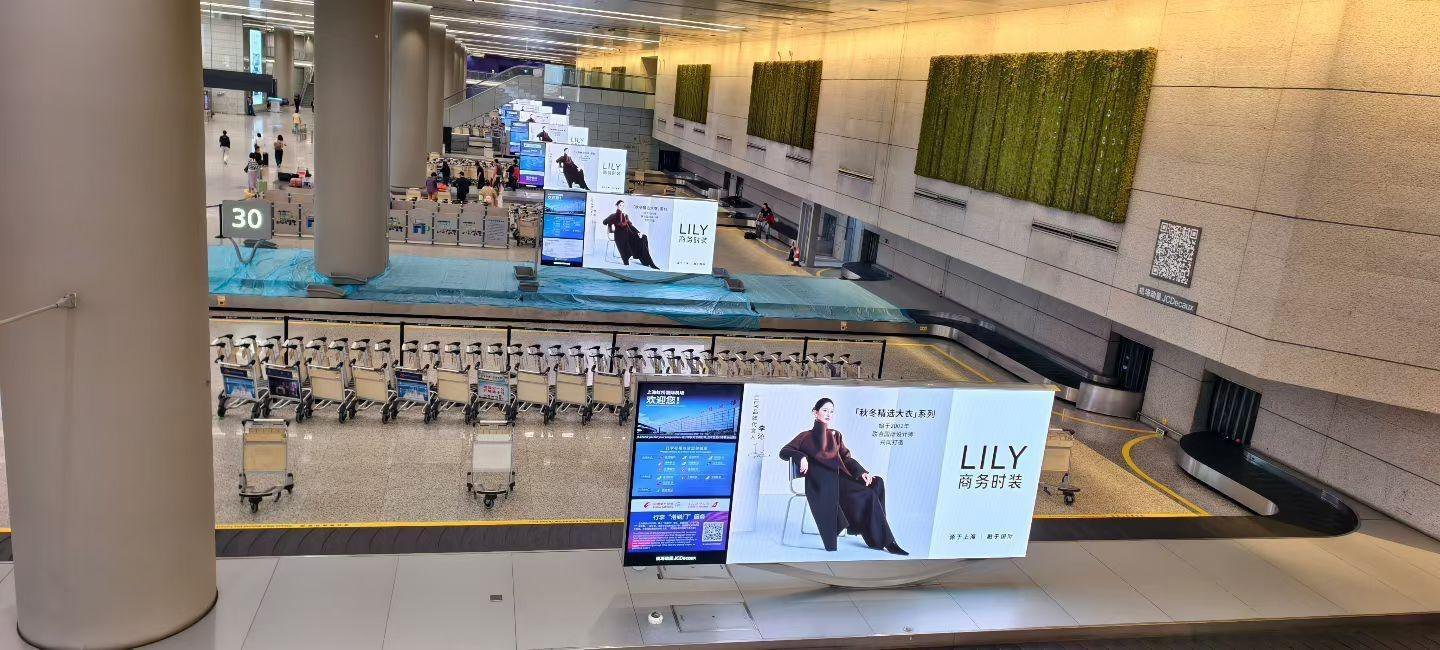 LILY品牌代言人李沁上海地广安排上了好看好大[点赞] ​​​
