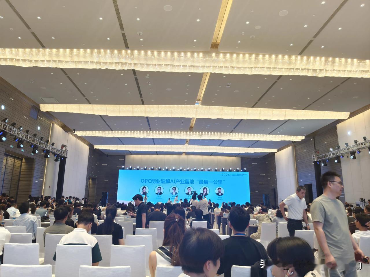 晒图笔记大赛今天2026年5.14日上午9点，光谷人工智能创新创业大会在武汉皇冠