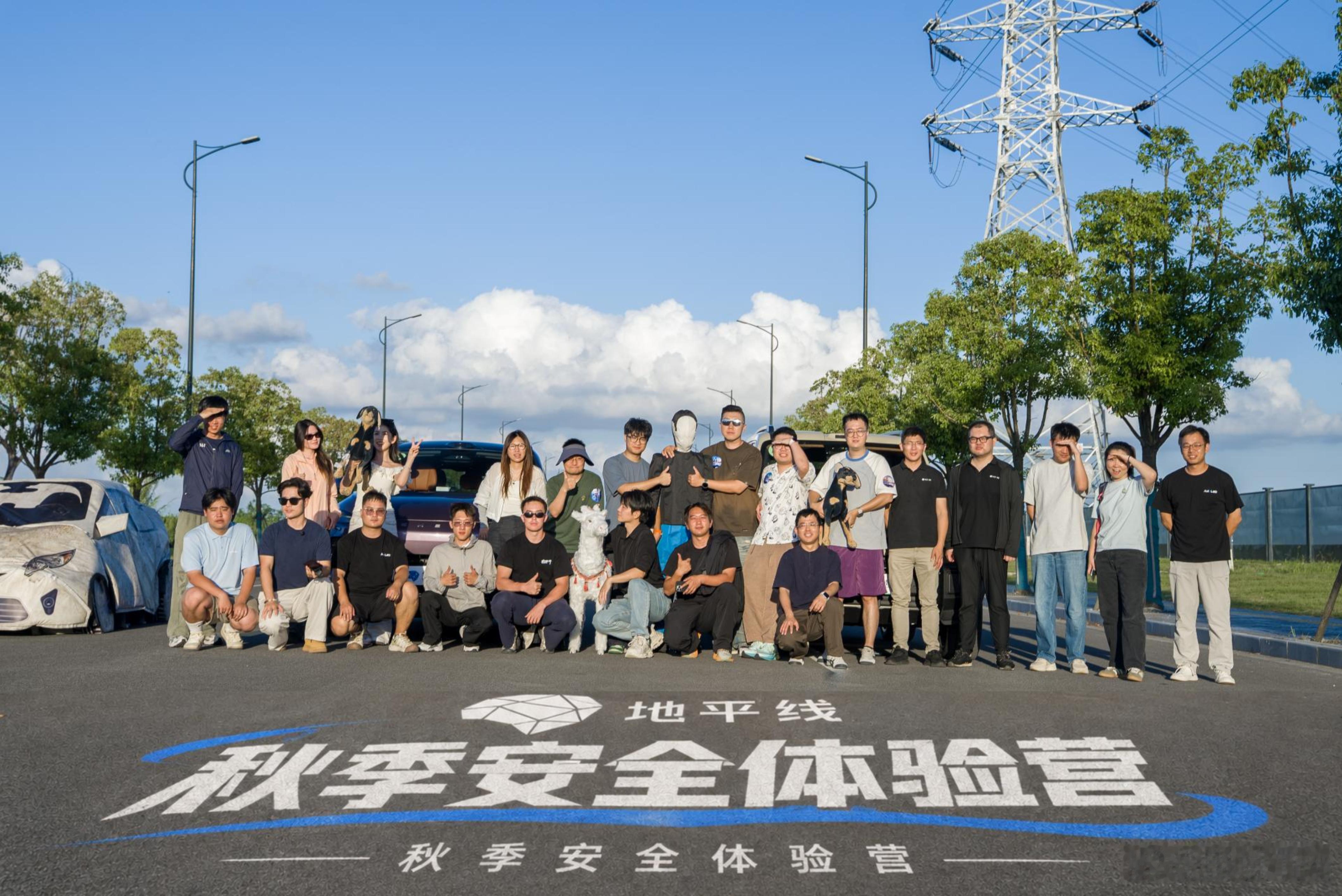 大家都在看镜头，就有个人在含情脉脉的看着🐑地平线hsd大v聊车 ​​​
