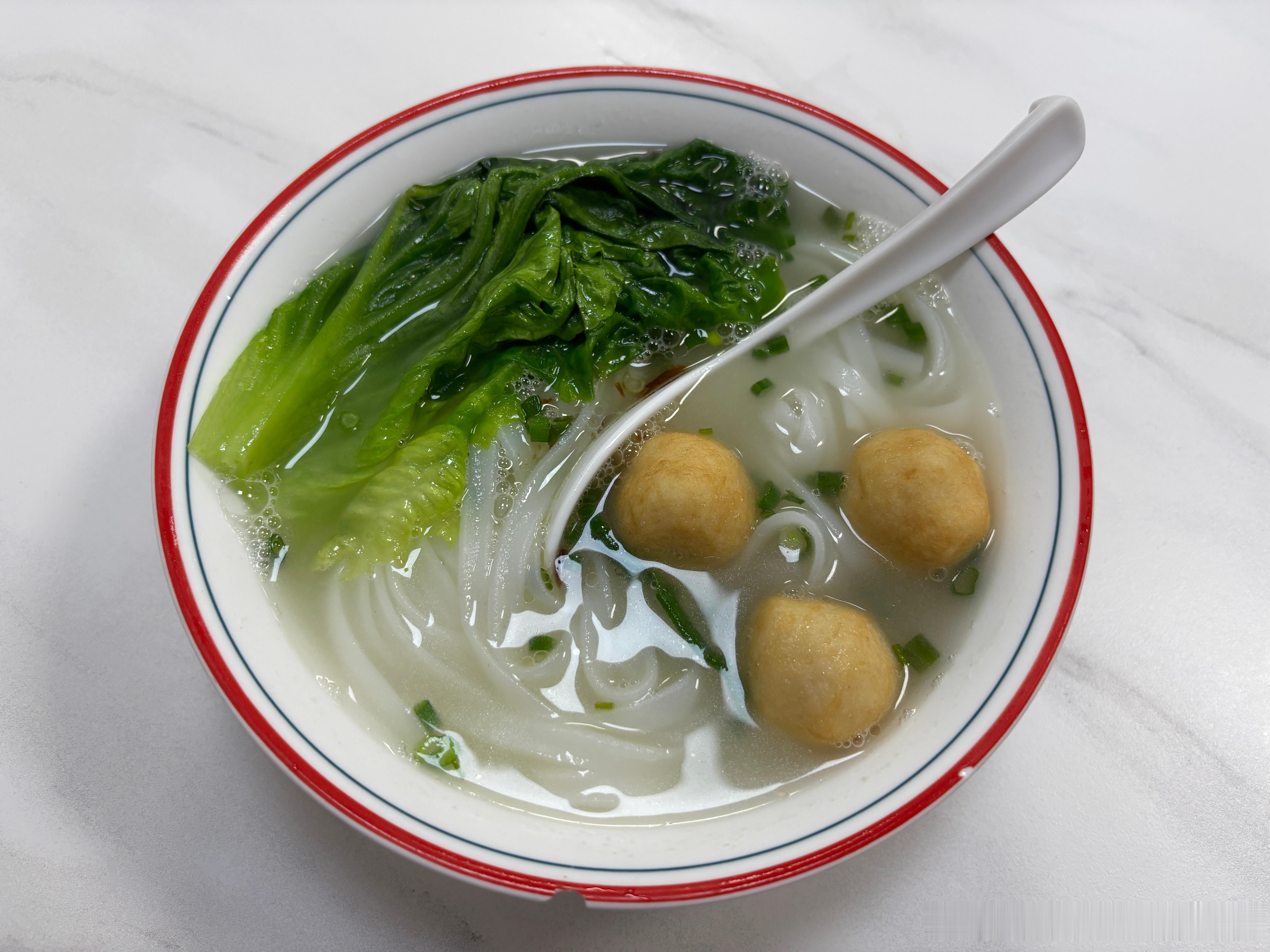 长夜难眠谁作妖，手机狰狞举屠刀。智能厚存时间在，屏亮洞黑光阴消。        