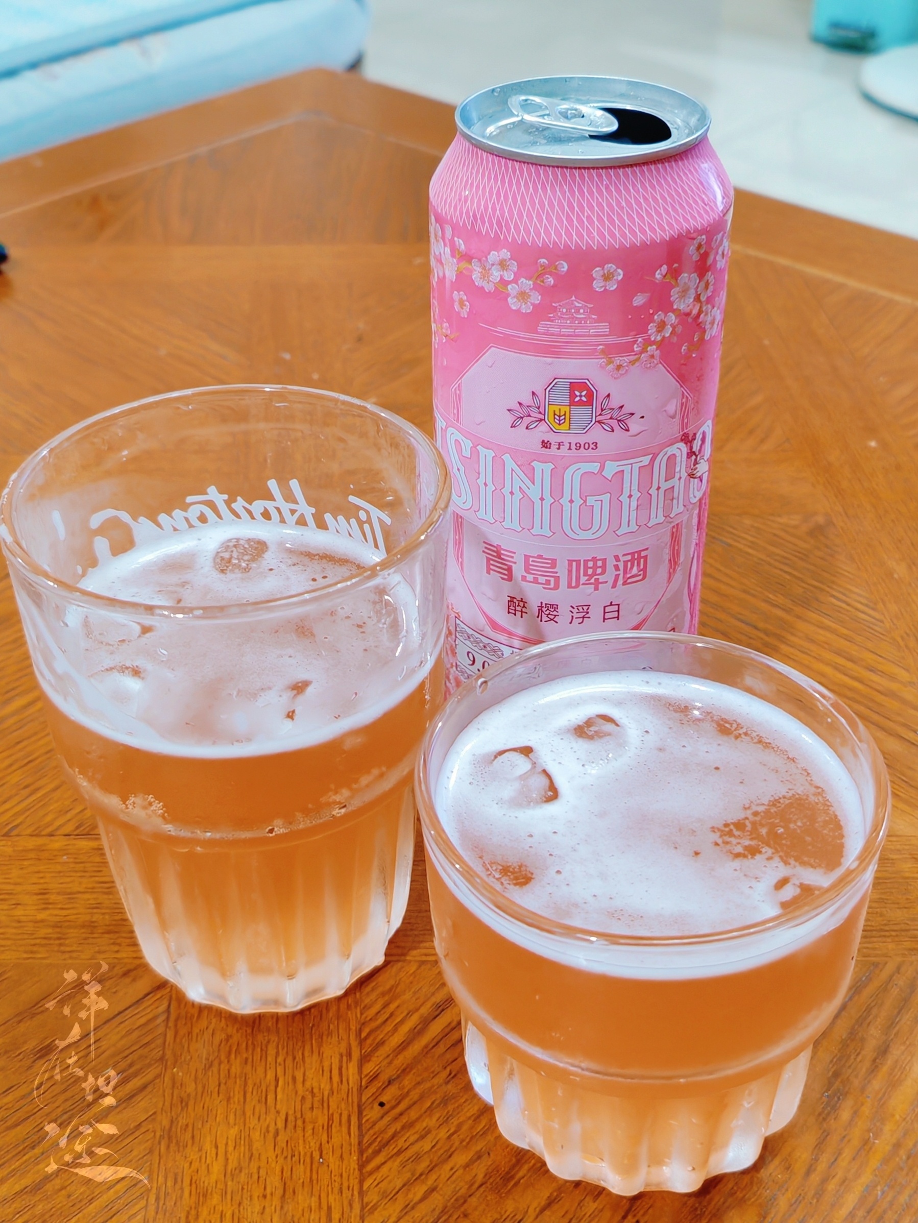 今晚的惬意是的『醉樱浮白』给的，饭后与家人小酌一杯，倒出时满溢的香气让空气似乎都