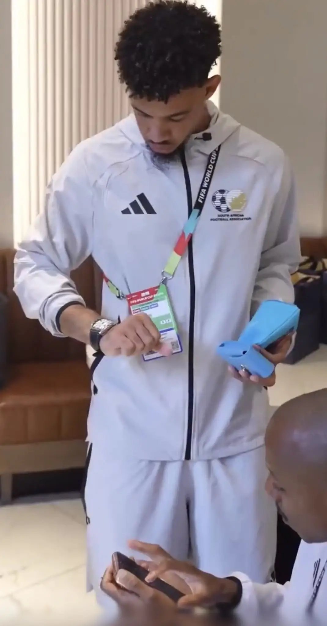 南非球员战平捷克后获珠宝奖励据非洲记者Micky Jnr报道，在本届世界杯对阵捷